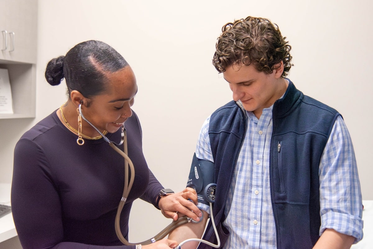 Vitalcare-family-practice-andrea-mayo-checking-blood-pressure Physicals