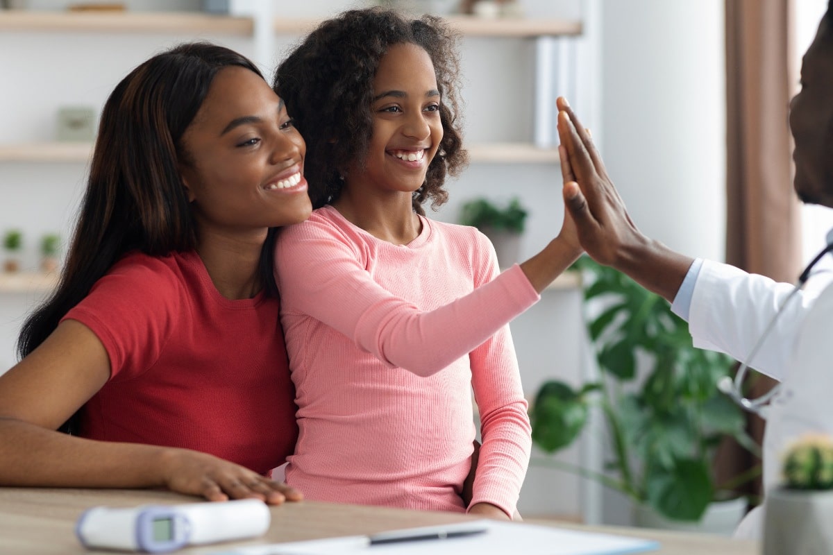 Vitalcare-pediatrics-wellchild-visit Mom and daughter at doctor