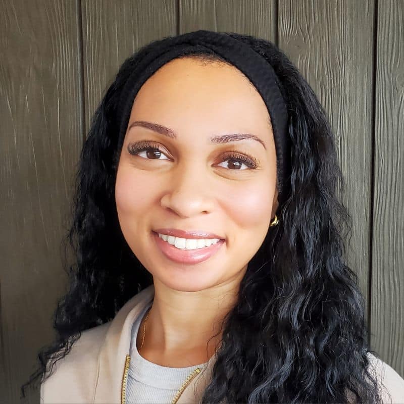 Naya nicholson nurse practitioner at vital care family practice chesterfield Headshot of naya nicholson nurse practitioner at vital care family practice chesterfield office