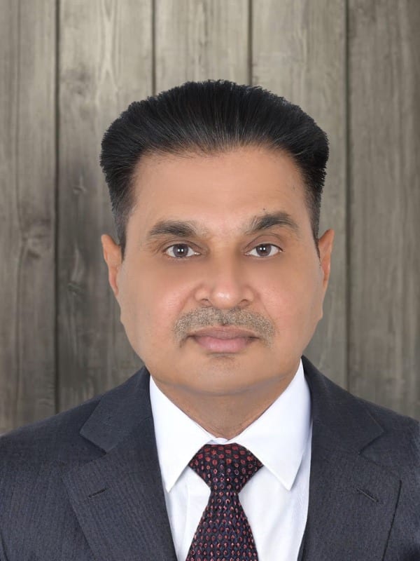 Zahir-ahmed-md-vitalcare-family-practice Professional headshot of healthcare provider at vitalcare family practice in virginia